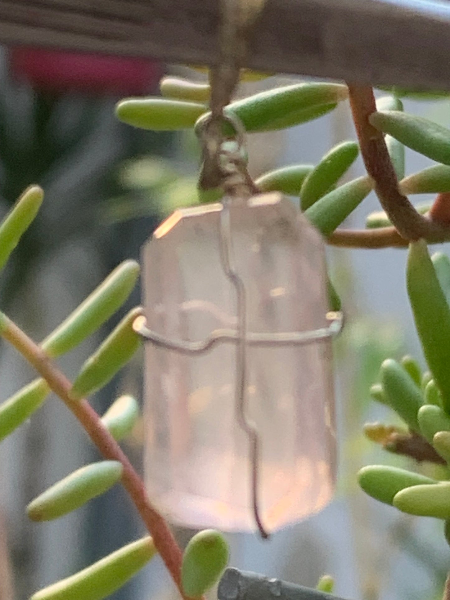 Topaze ambrée, pendentif en Argent, de 37mm de hauteur x 11 de largeur x 11 d'épaisseur. Vendu avec cordon réglable de couleur noire offert !