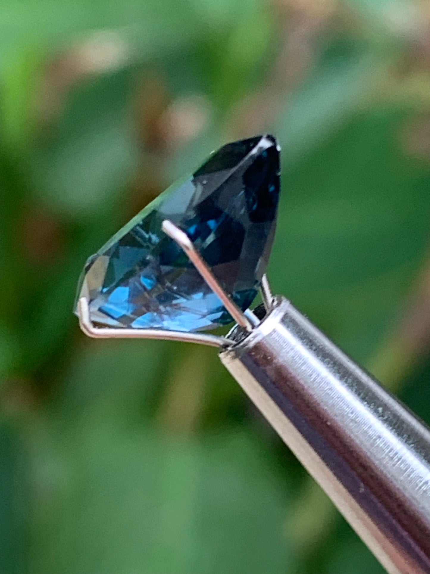 Topaze bleue naturelle de 5,94 carats. Taille de 14 mm x 10 x 7,50. Parfait en collection, bijouterie, exposition...