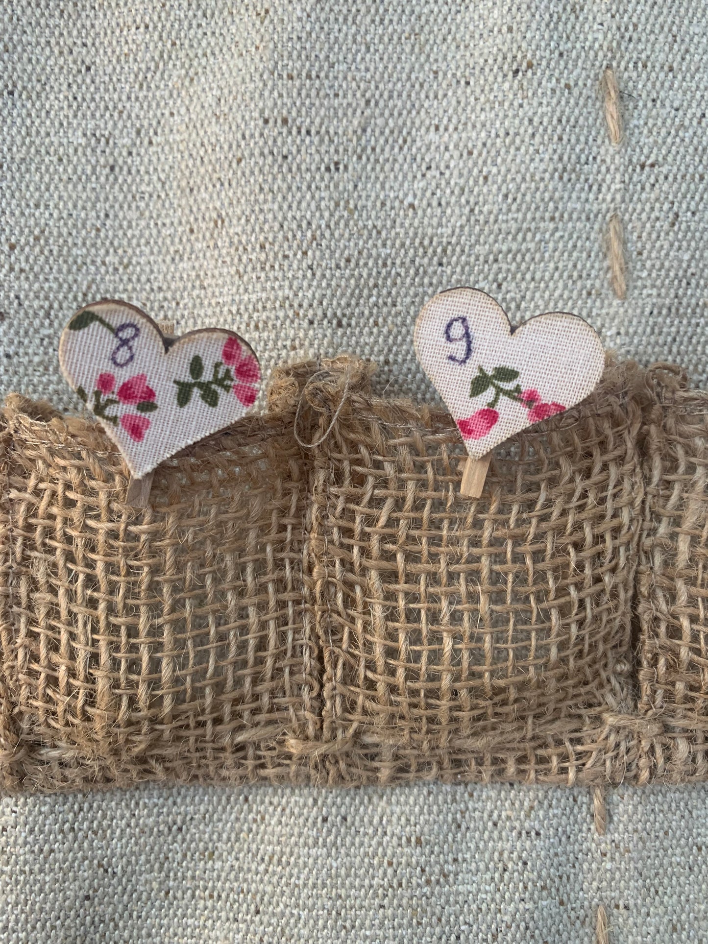Calendrier de l’Avent en Tissu (Lin & Coton) – 55 x 32 cm 🎄 Idéal pour cristaux, bijoux et petites surprises