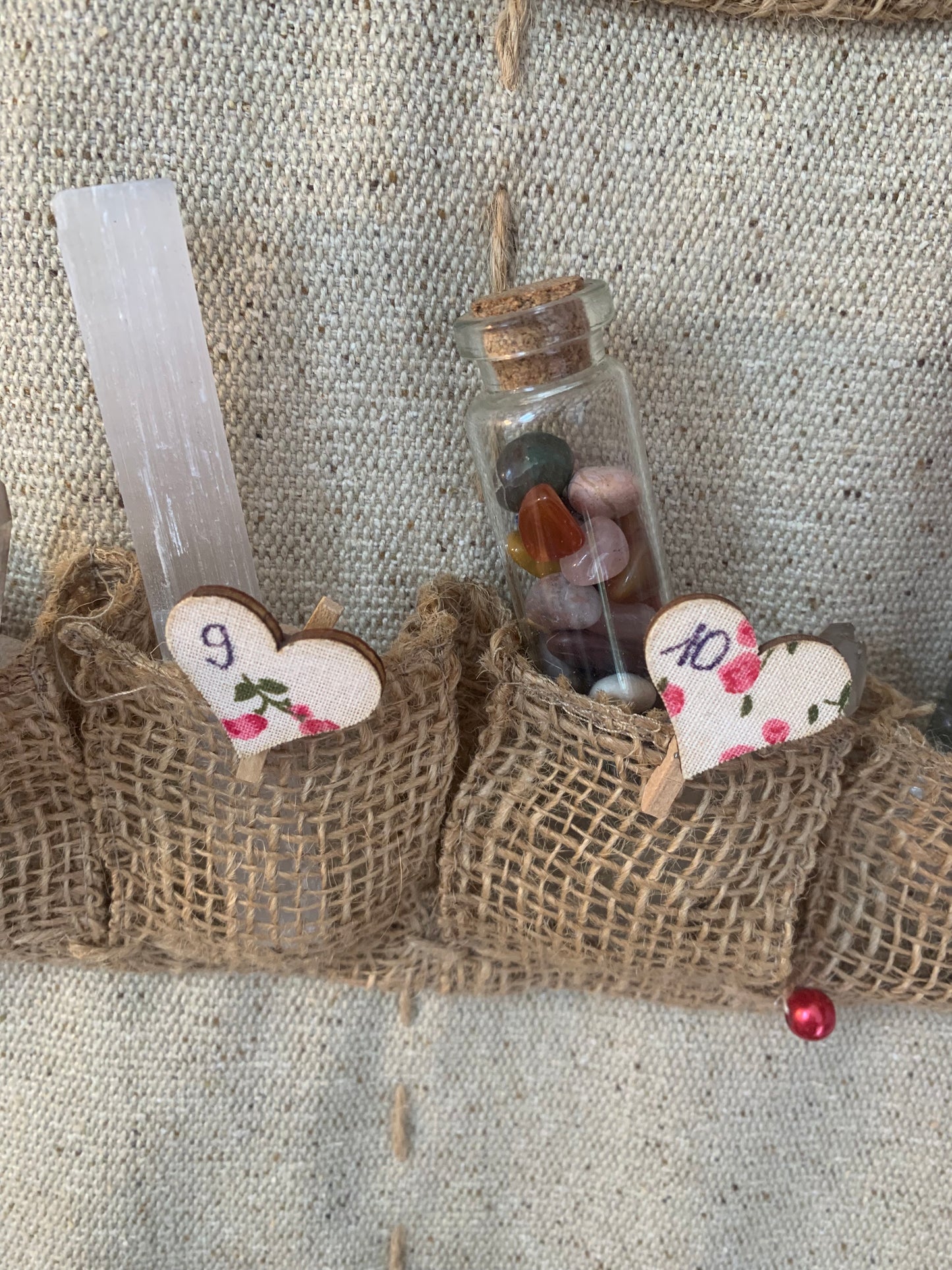 Calendrier de l’Avent en Tissu (Lin & Coton) – 55 x 32 cm 🎄 Idéal pour cristaux, bijoux et petites surprises