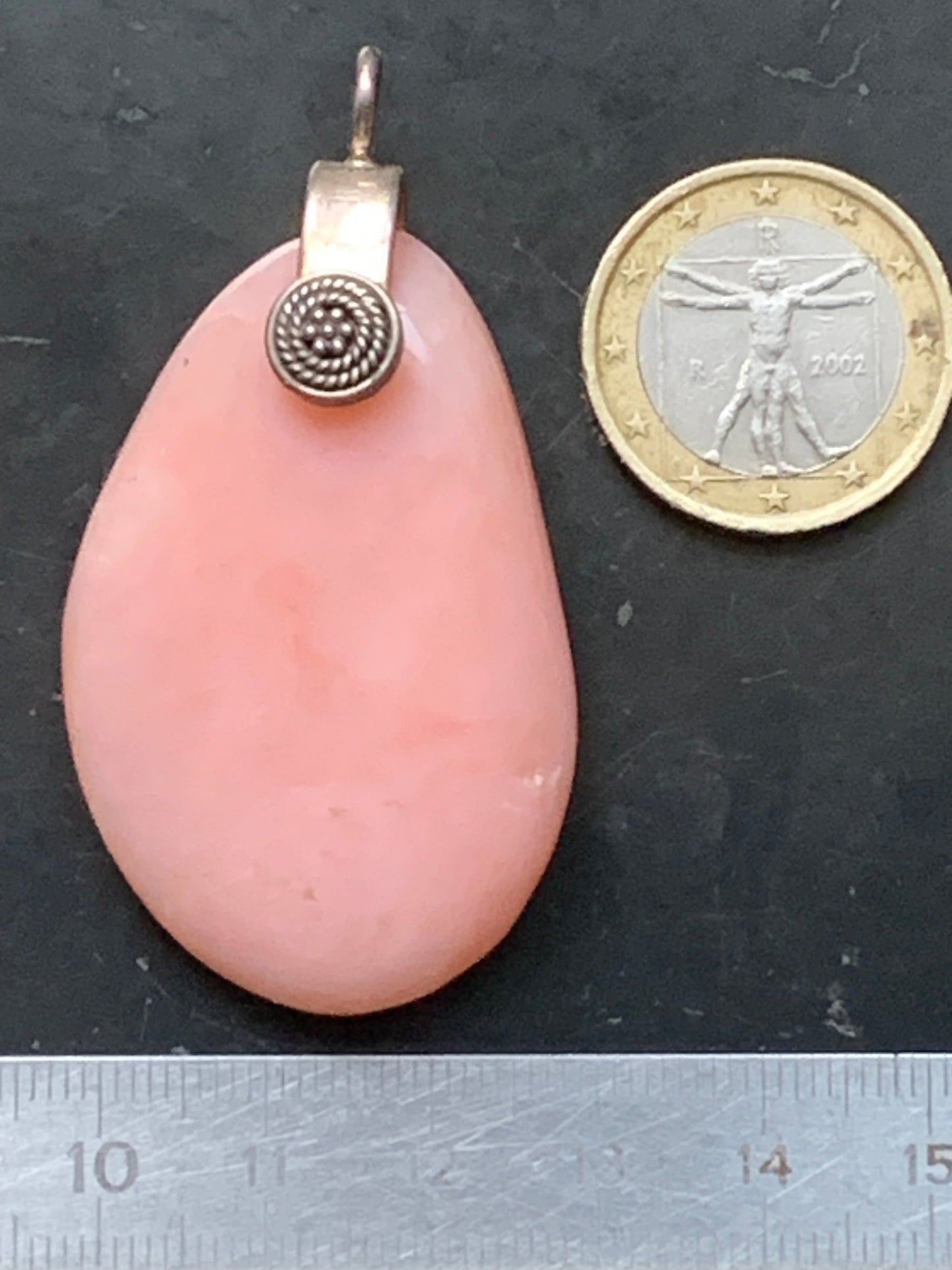Mangano-calcite, pendentif en Argent 925 de 60mm de hauteur x 30 de largeur x 15 d'épaisseur. Vendu avec cordon réglable de couleur noire !