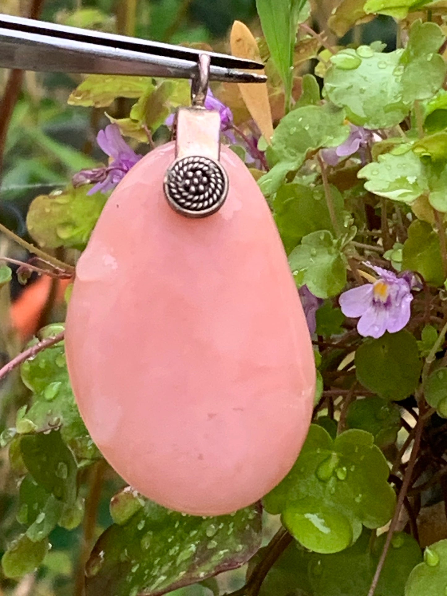 Mangano-calcite, pendentif en Argent 925 de 60mm de hauteur x 30 de largeur x 15 d'épaisseur. Vendu avec cordon réglable de couleur noire !