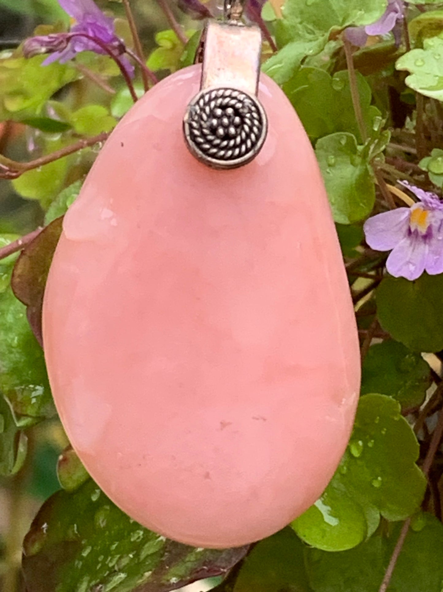 Mangano-calcite, pendentif en Argent 925 de 60mm de hauteur x 30 de largeur x 15 d'épaisseur. Vendu avec cordon réglable de couleur noire !