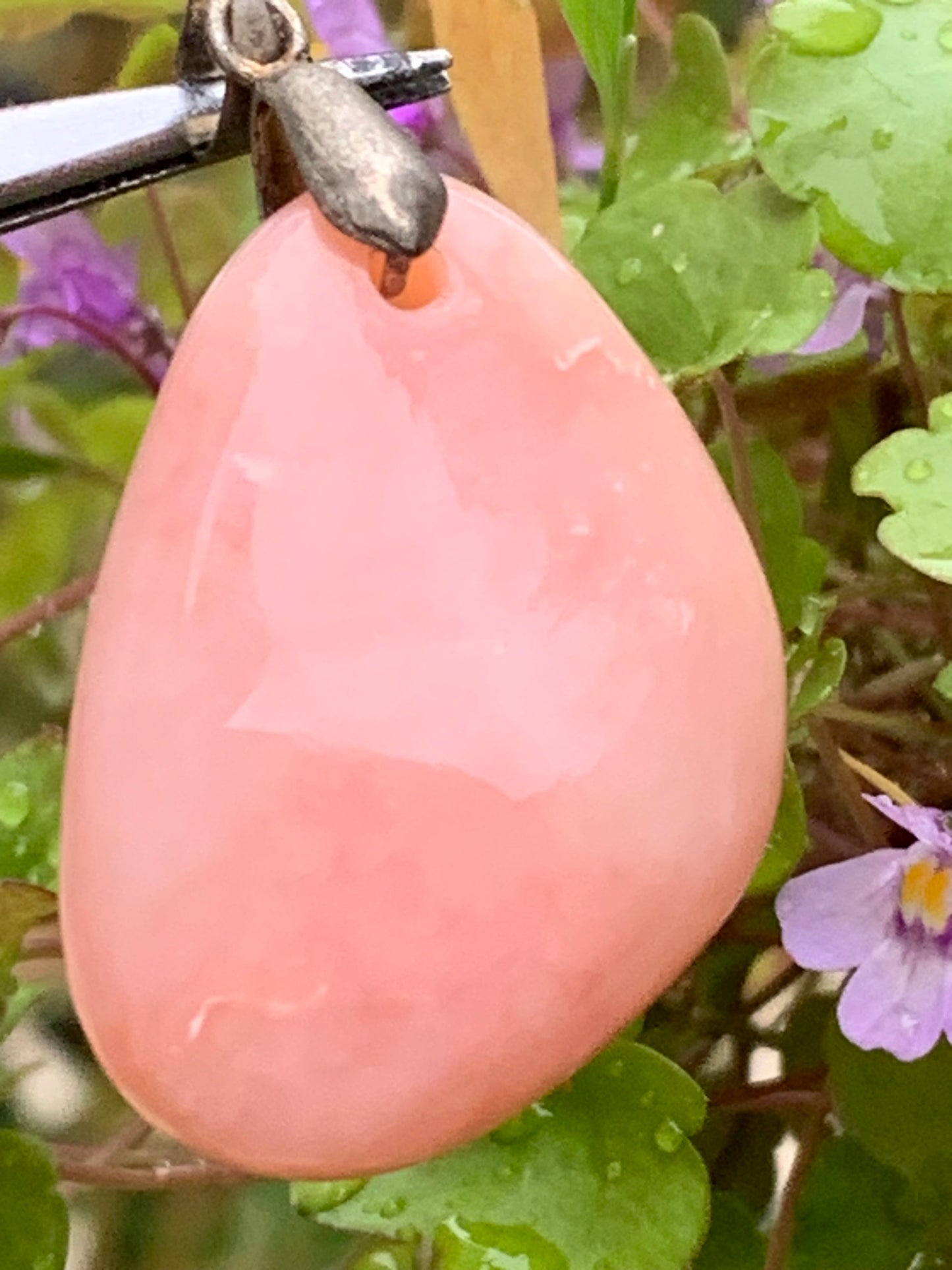 Mangano-calcite, pendentif en Argent 925 de 50mm de hauteur x 24 de largeur x 10 d'épaisseur. Vendu avec cordon réglable de couleur noire !