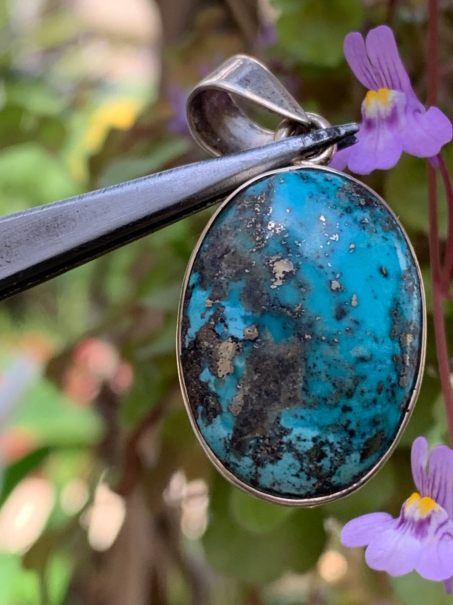 Turquoise Perse ! Pendentif en Argent 925 de 40mm de hauteur x 19 de largeur x 9 d'épaisseur. Vendu avec cordon réglable de couleur noire !