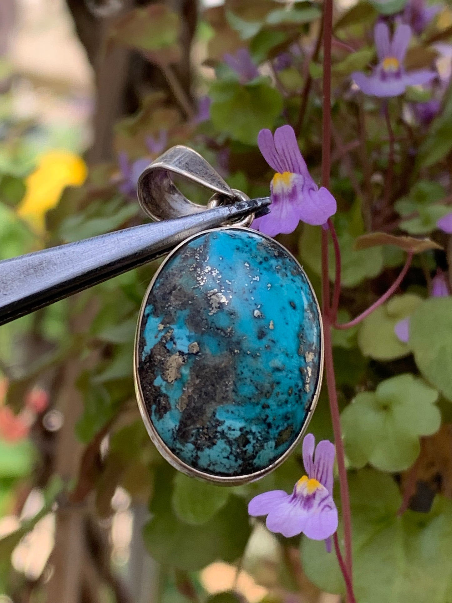 Turquoise Perse ! Pendentif en Argent 925 de 40mm de hauteur x 19 de largeur x 9 d'épaisseur. Vendu avec cordon réglable de couleur noire !