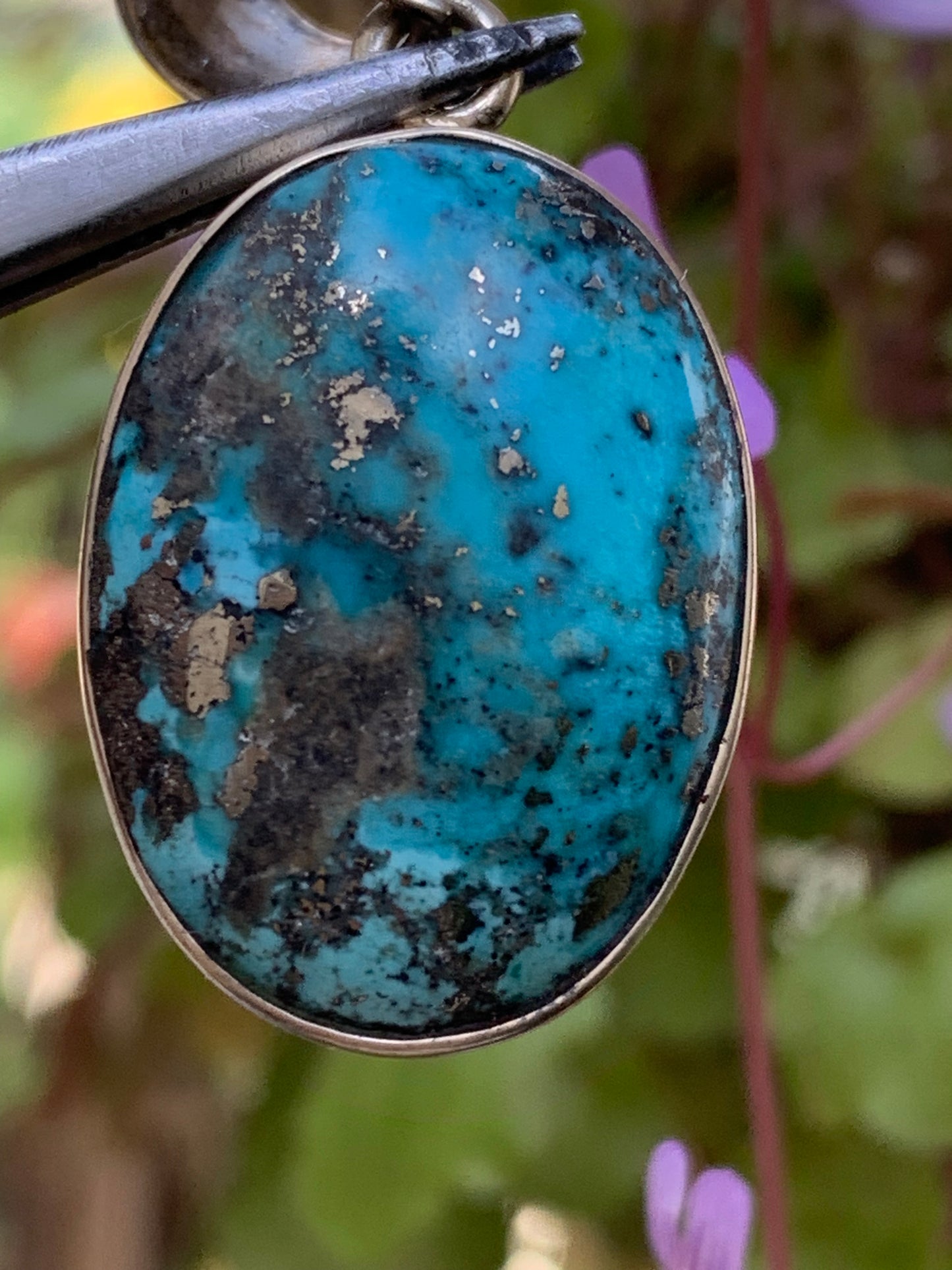 Turquoise Perse ! Pendentif en Argent 925 de 40mm de hauteur x 19 de largeur x 9 d'épaisseur. Vendu avec cordon réglable de couleur noire !
