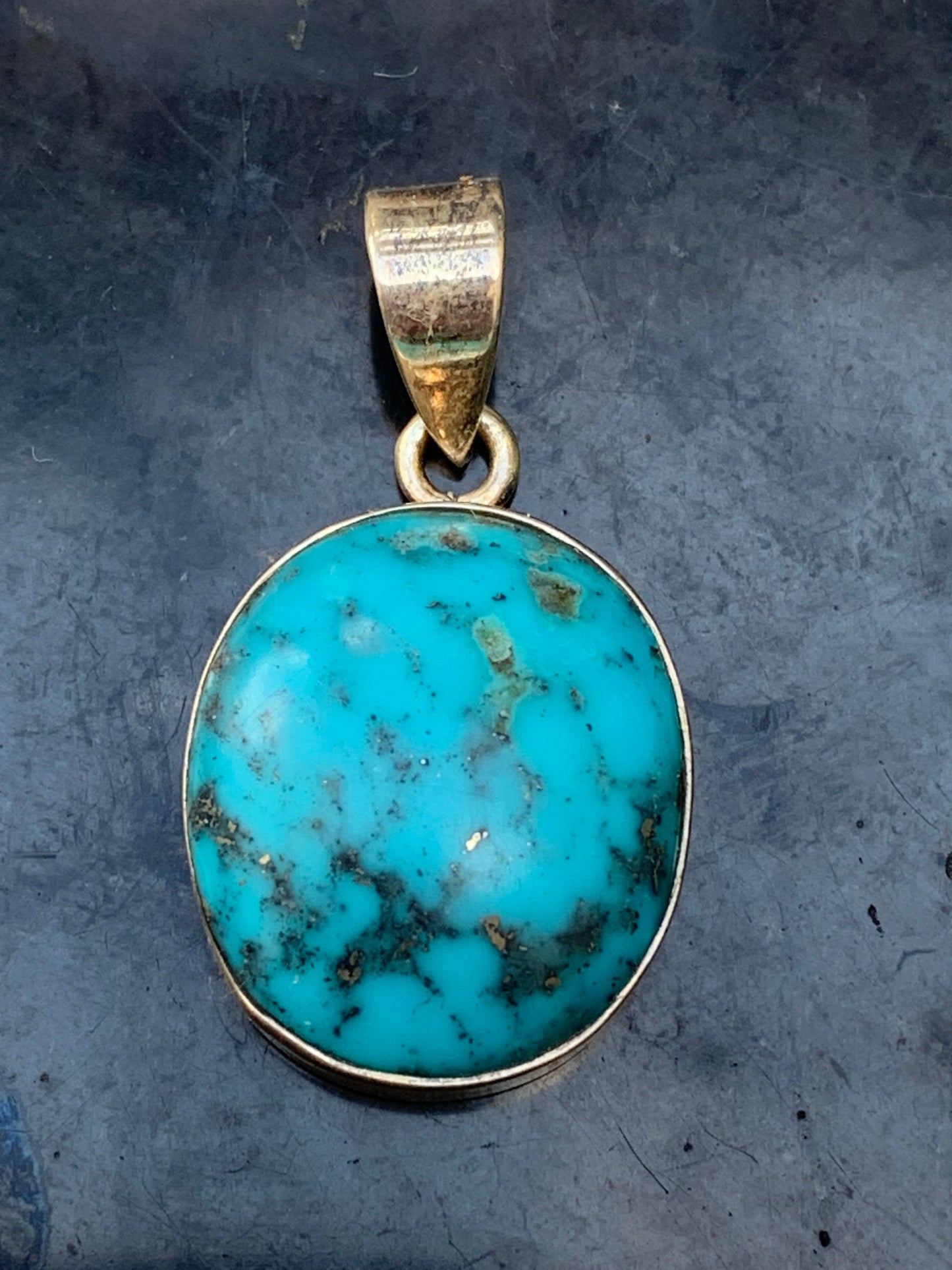 Turquoise Perse ! Pendentif en Argent 925 de 35mm de hauteur x 21 de largeur x 10 d'épaisseur. Vendu avec cordon réglable de couleur noire !