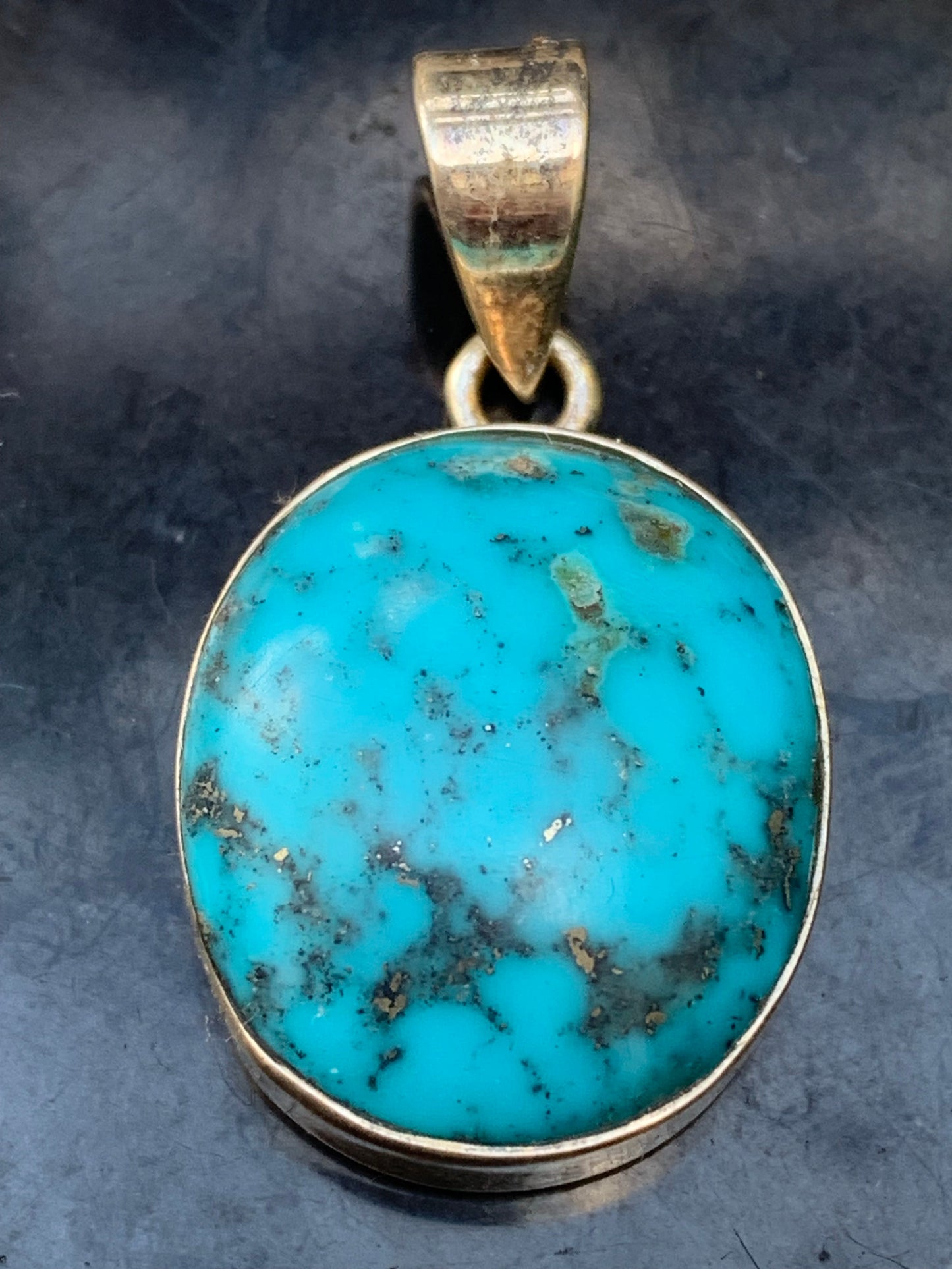 Turquoise Perse ! Pendentif en Argent 925 de 35mm de hauteur x 21 de largeur x 10 d'épaisseur. Vendu avec cordon réglable de couleur noire !