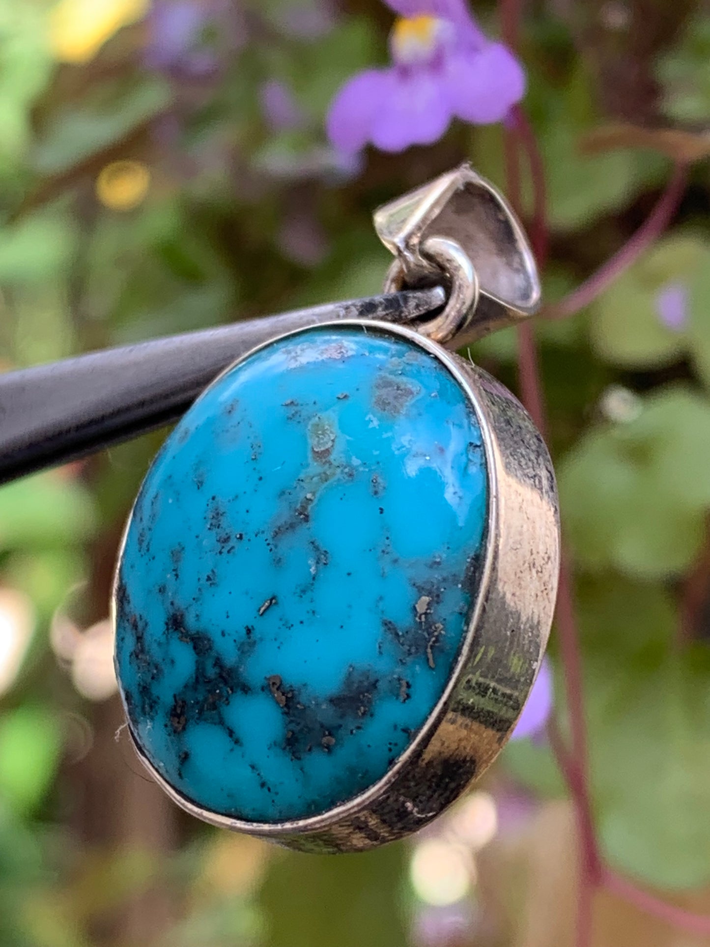 Turquoise Perse ! Pendentif en Argent 925 de 35mm de hauteur x 21 de largeur x 10 d'épaisseur. Vendu avec cordon réglable de couleur noire !