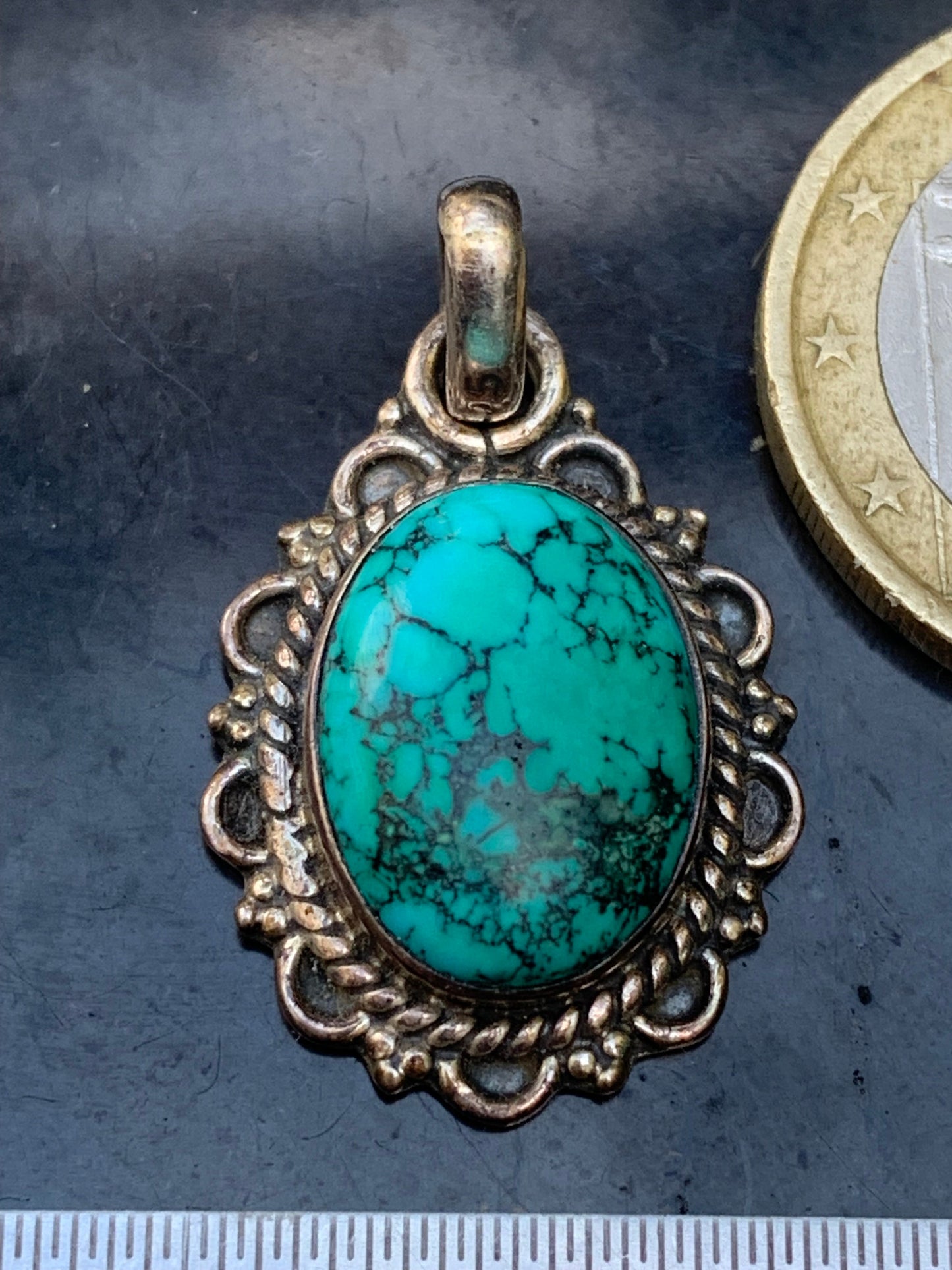 Turquoise Perse ! Pendentif en Argent 925 de 30mm de hauteur x 17 de largeur x 7 d'épaisseur. Vendu avec cordon réglable de couleur noire !