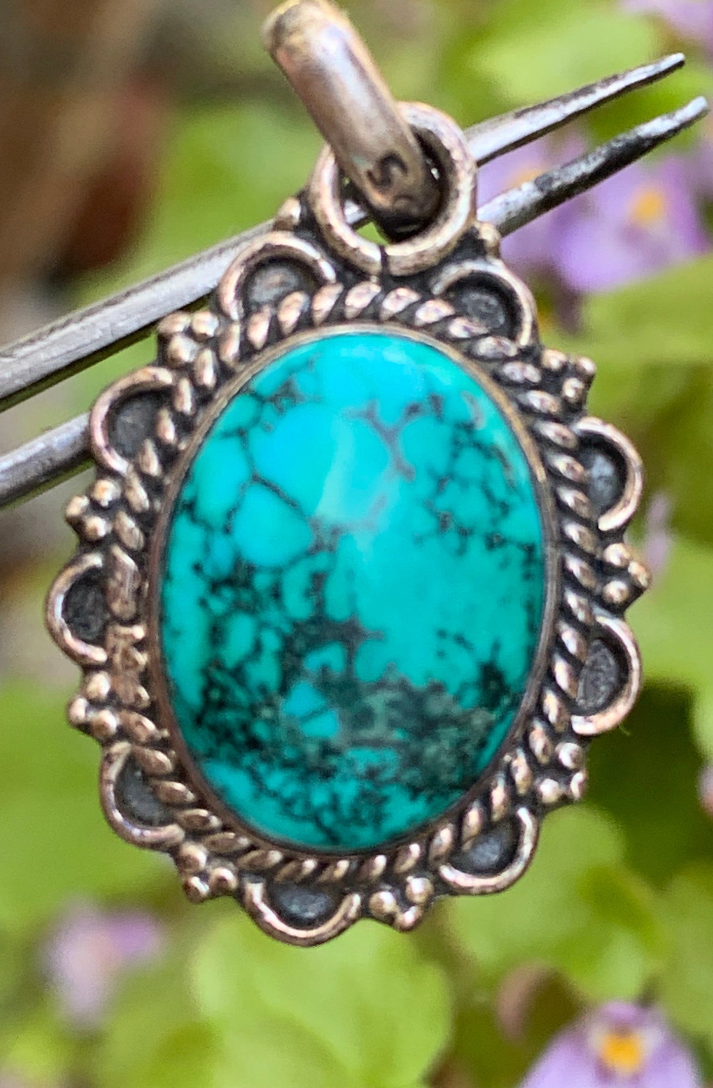 Turquoise Perse ! Pendentif en Argent 925 de 30mm de hauteur x 17 de largeur x 7 d'épaisseur. Vendu avec cordon réglable de couleur noire !