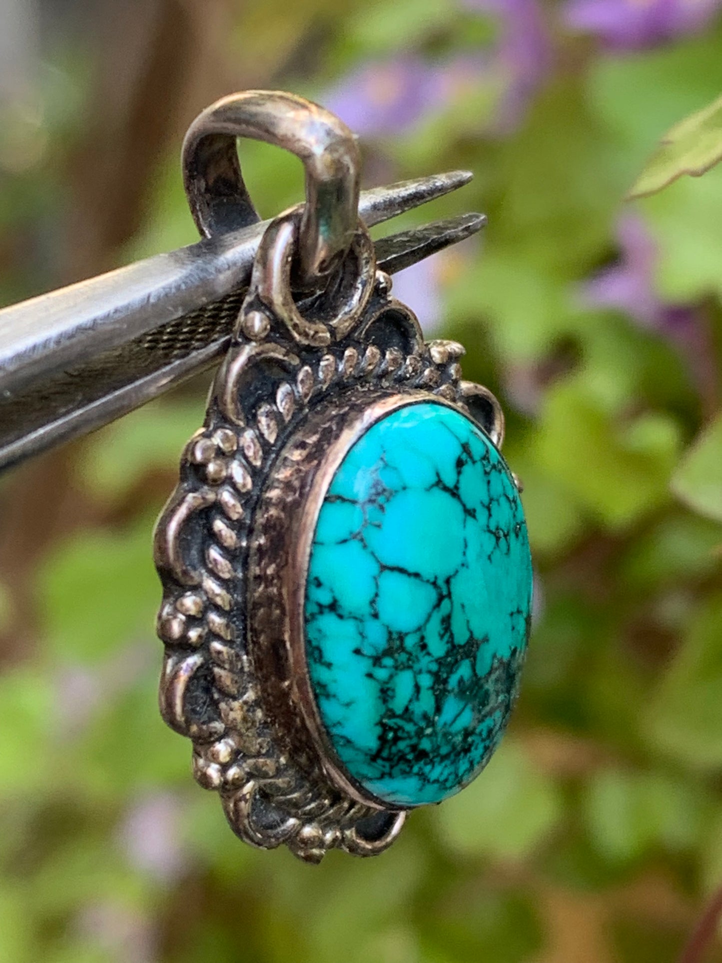 Turquoise Perse ! Pendentif en Argent 925 de 30mm de hauteur x 17 de largeur x 7 d'épaisseur. Vendu avec cordon réglable de couleur noire !