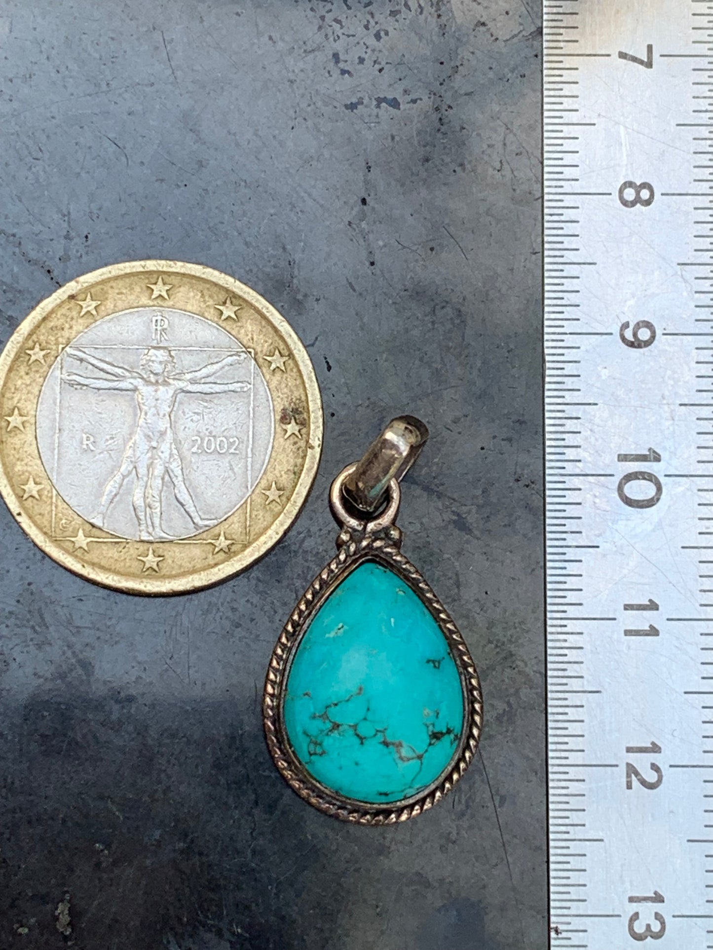 Turquoise Perse ! Pendentif en Argent 925 de 30mm de hauteur x 15 de largeur x 8 d'épaisseur. Vendu avec cordon réglable de couleur noire !