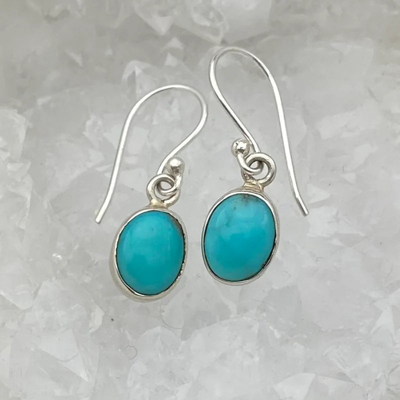 Boucles d'oreilles en Turquoise , cabochon sertis de forme ovale, qualité AA à AAA. Vendu en finition Argent, parfait !
