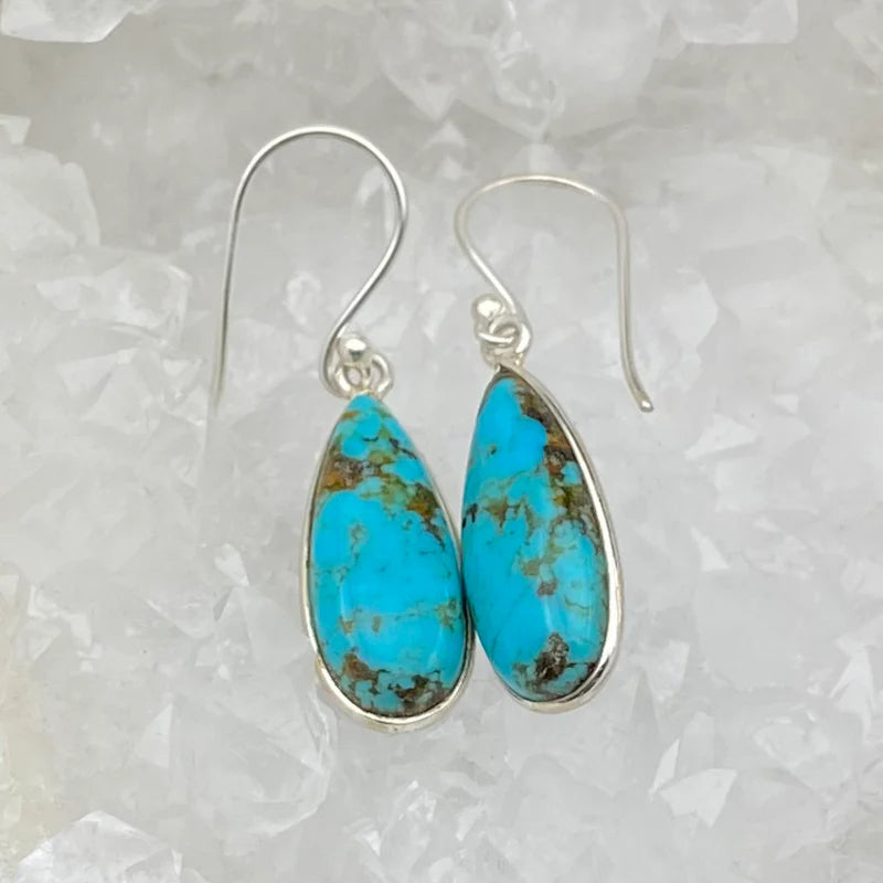 Boucles d'oreilles en Turquoise , cabochon sertis en forme de 'goutte', qualité AA à AAA. Vendu en finition Argent, parfait !