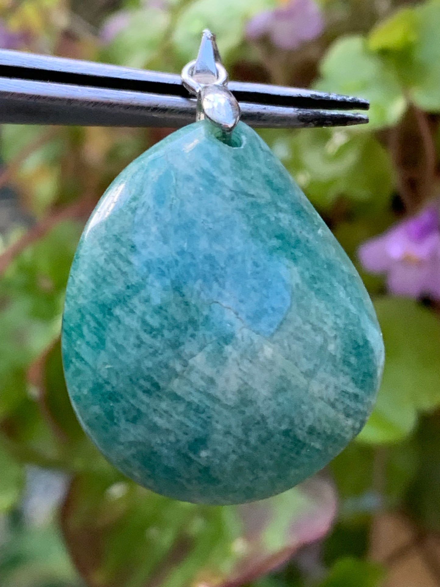 Amazonite, pendentif de 38mm de hauteur x 22 de largeur x 8 d'épaisseur. Vendu avec cordon réglable de couleur noire offert !