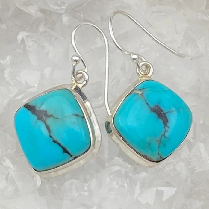 Boucles d'oreilles en Turquoise , cabochon sertis en formes de 'losange', qualité AA à AAA. Vendu en finition Argent, parfait !