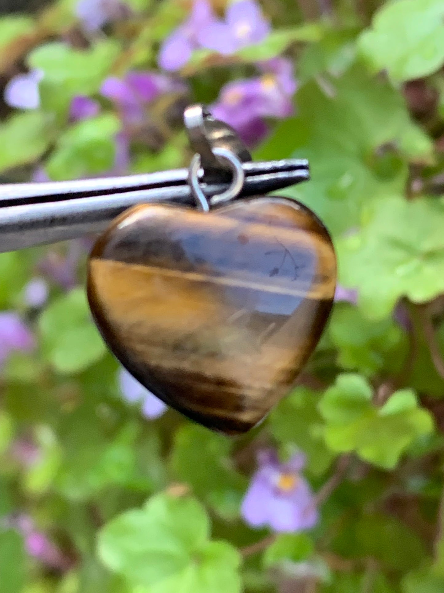 Oeil de tigre, pendentif 'Coeur' en Argent, de 20mm de hauteur x 15 de largeur x 5 d'épaisseur. Vendu avec cordon réglable de couleur noire offert !