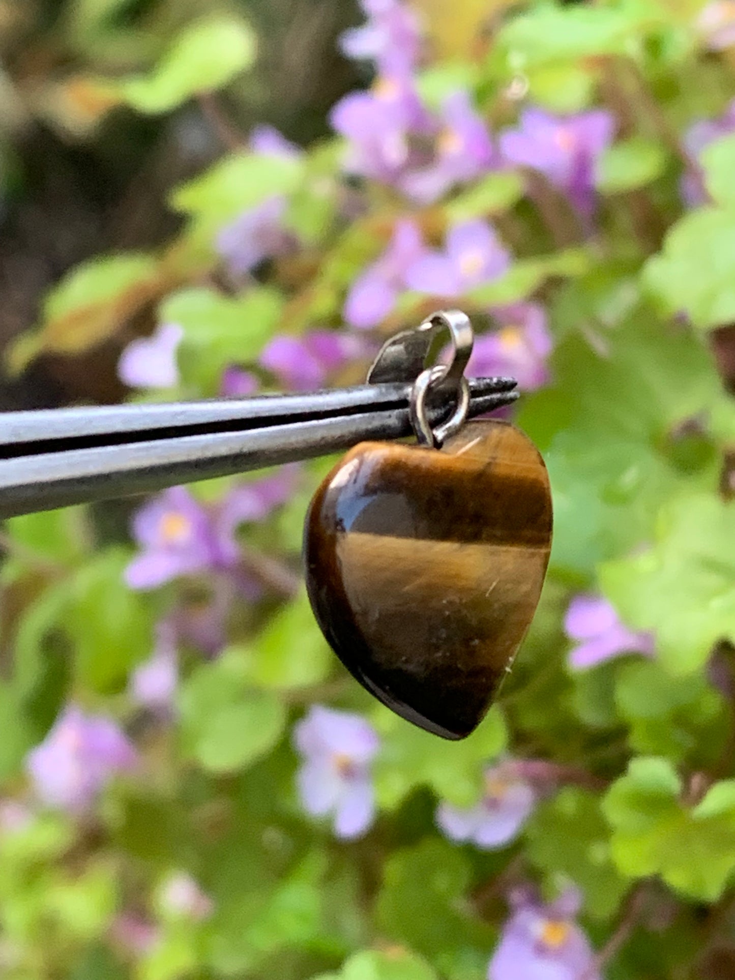 Oeil de tigre, pendentif 'Coeur' en Argent, de 20mm de hauteur x 15 de largeur x 5 d'épaisseur. Vendu avec cordon réglable de couleur noire offert !