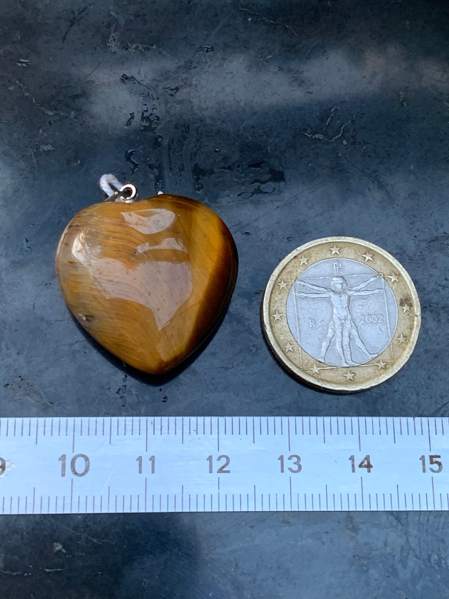 Oeil de tigre, pendentif 'Coeur' en Argent, de 32mm de hauteur x 26 de largeur x 10 d'épaisseur. Vendu avec cordon réglable de couleur noire offert !