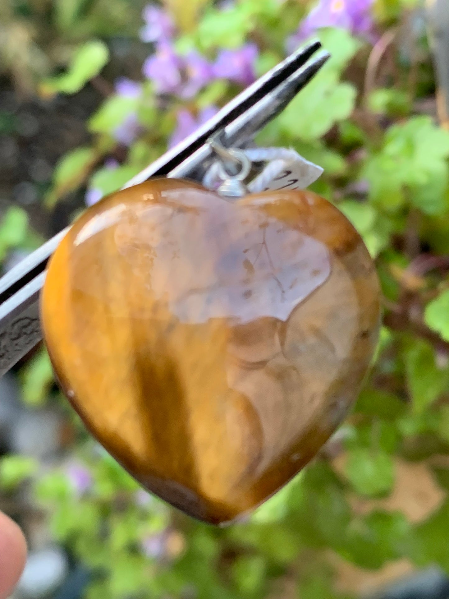 Oeil de tigre, pendentif 'Coeur' en Argent, de 32mm de hauteur x 26 de largeur x 10 d'épaisseur. Vendu avec cordon réglable de couleur noire offert !