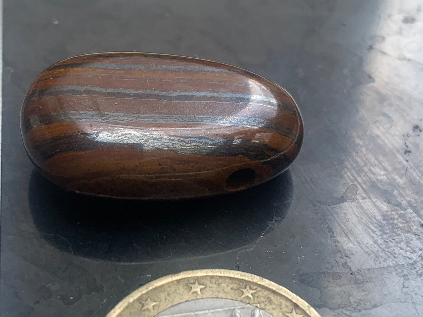 Oeil de fer, pendentif de 54 millimètres de hauteur x 9 mm de largeur x 9 millimètres. Vendu avec cordon noir réglable offert !