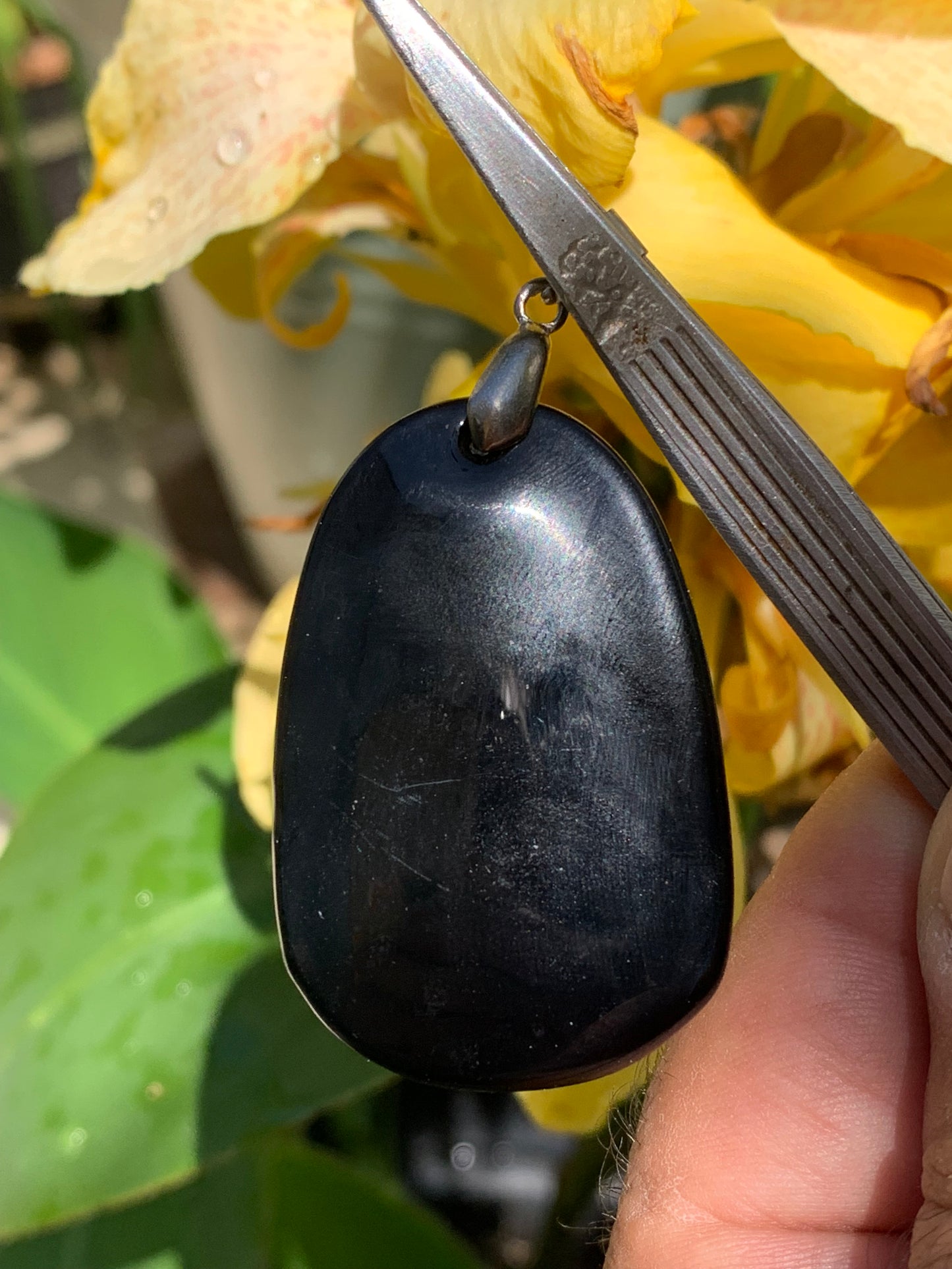 Obsidienne noire, pendentif du Bouddha de 62 millimètres de hauteur x 32 mm de largeur x 12 millimètres. Vendu avec cordon noir réglable offert !