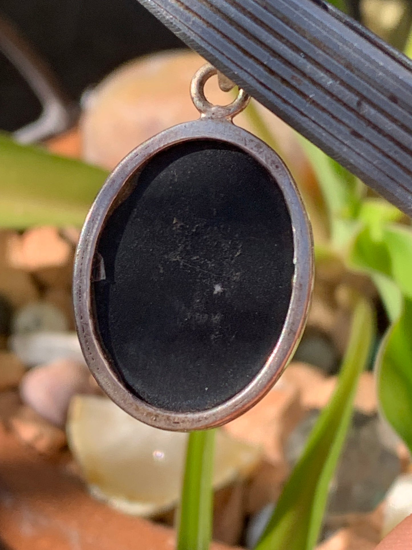 Obsidienne Oeil celeste, pendentif en Argent 925, de 37 millimètres de hauteur x 20 mm de largeur x 10 millimètres. Vendu avec cordon noir réglable offert !