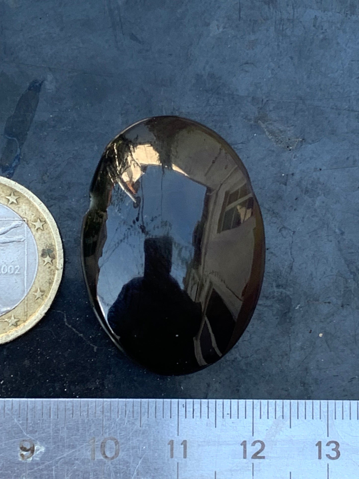 Obsidienne Arc-en-ciel, pendentif de 34 millimètres de hauteur x 25 mm de largeur x 12 millimètres. Vendu avec cordon noir réglable offert !