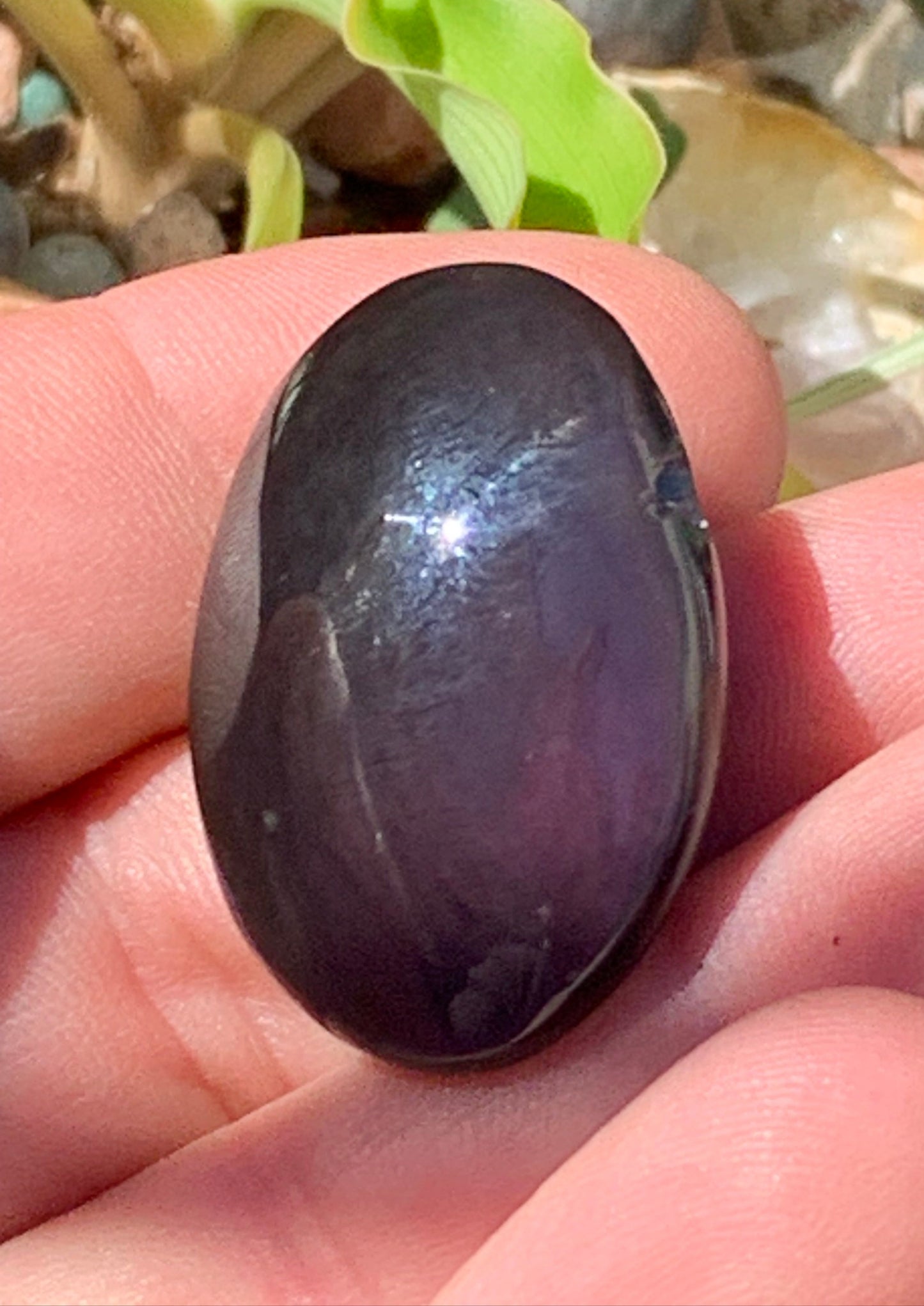 Obsidienne Arc-en-ciel, pendentif de 34 millimètres de hauteur x 25 mm de largeur x 12 millimètres. Vendu avec cordon noir réglable offert !