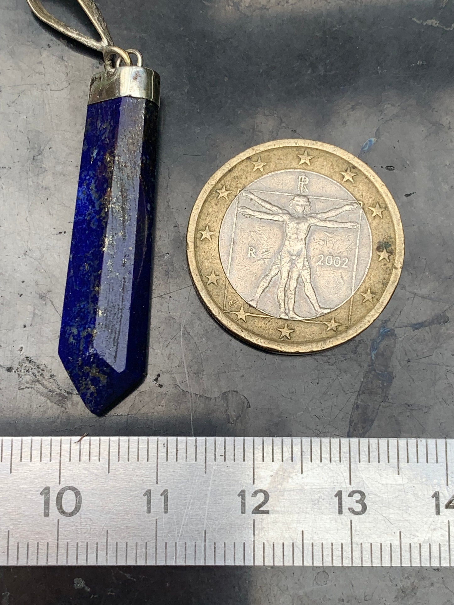 Lapis lazuli, pièce unique en Argent de 52 millimètres de hauteur x 9 millimètres de largeur x 7 d'épaisseur. Vendu avec un cordon réglable de couleur noire !