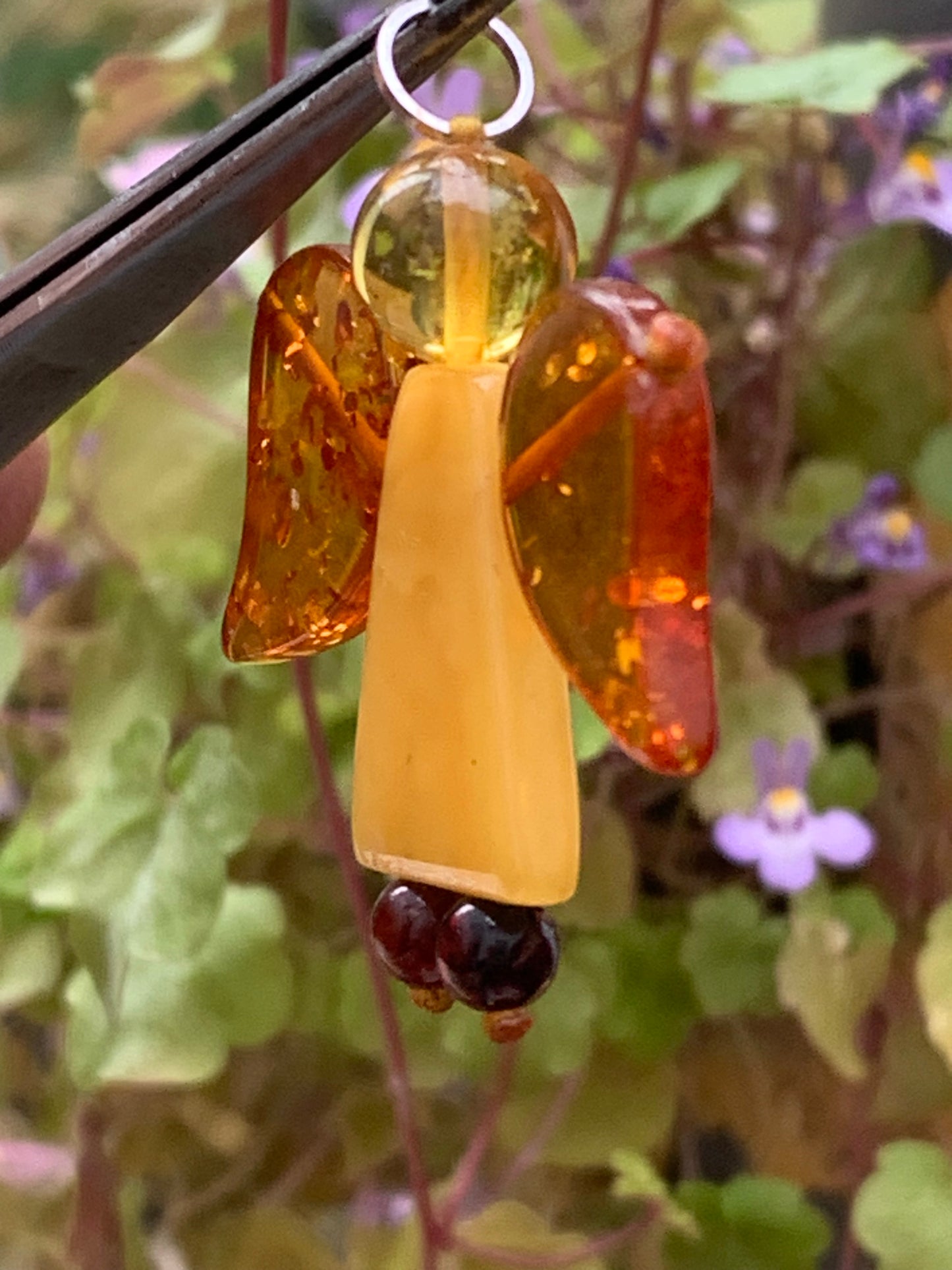 Amber, angel-shaped pendant measuring 38x35x8 millimeters, sold with a sliding (adjustable) black leather cord measuring 40 to 70 centimeters!
