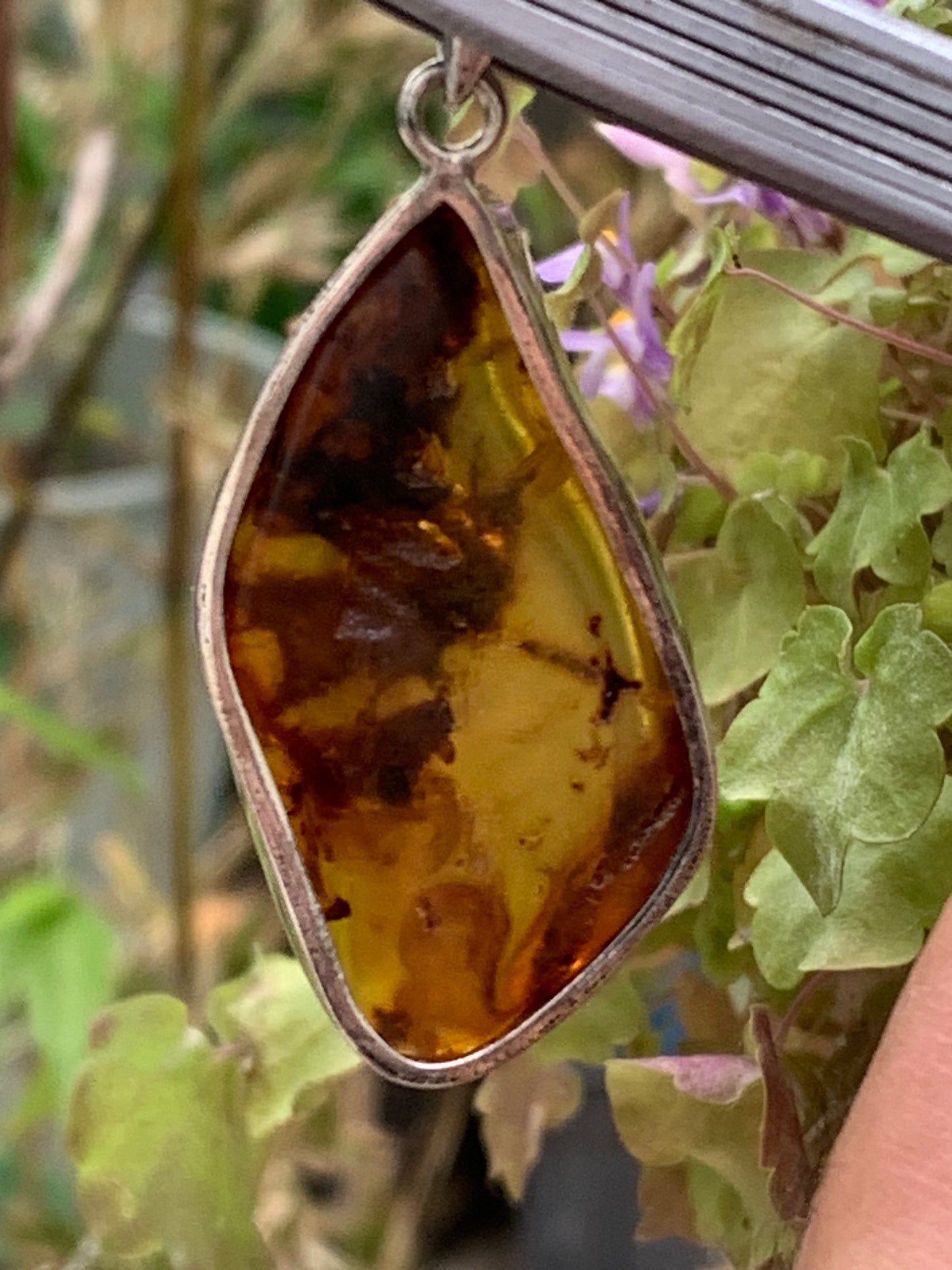 Amber, superb silver pendant measuring 55x22x12 mm. Sold with a sliding (adjustable) black leather cord from 40 to 70 cm!