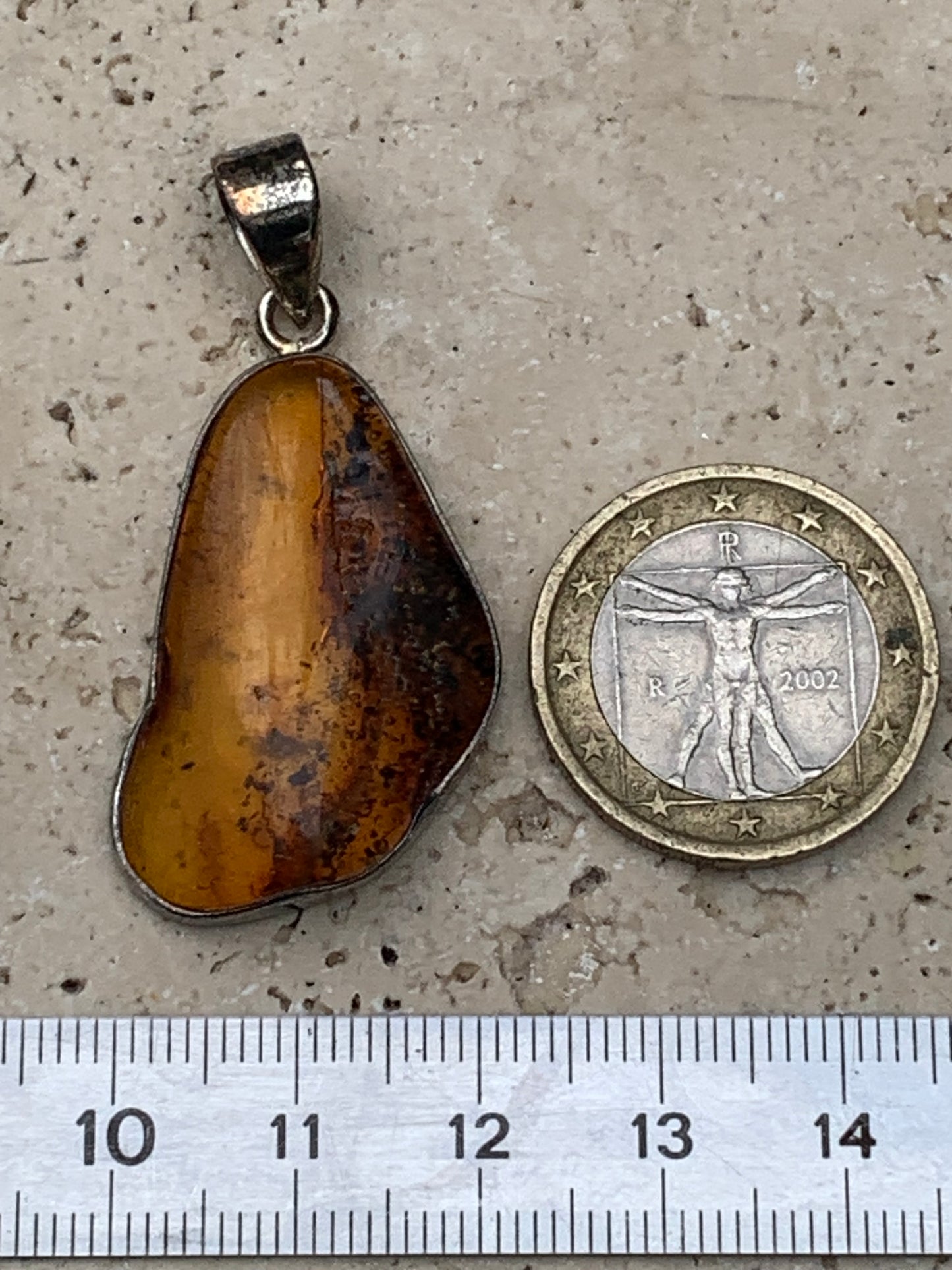 Amber, superb silver pendant measuring 45x20x8 mm. Sold with a sliding (adjustable) black leather cord from 40 to 70 cm!
