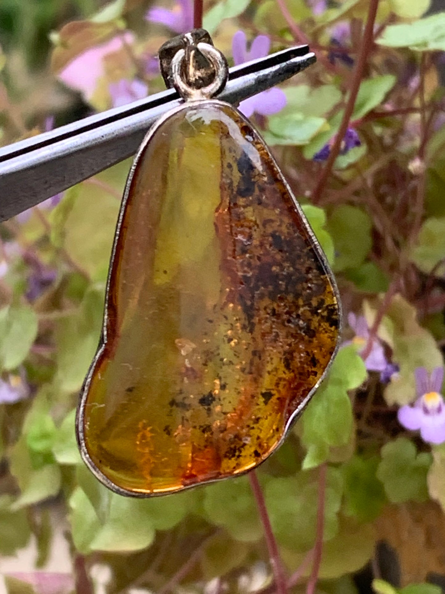 Amber, superb silver pendant measuring 45x20x8 mm. Sold with a sliding (adjustable) black leather cord from 40 to 70 cm!