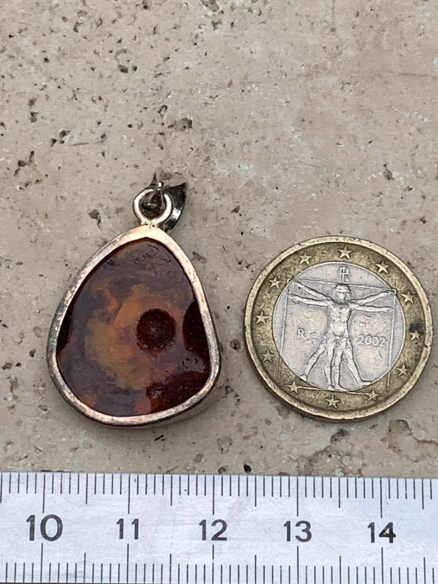 Amber, superb silver pendant measuring 35x22x8 mm. Sold with a sliding (adjustable) black leather cord from 40 to 70 cm!