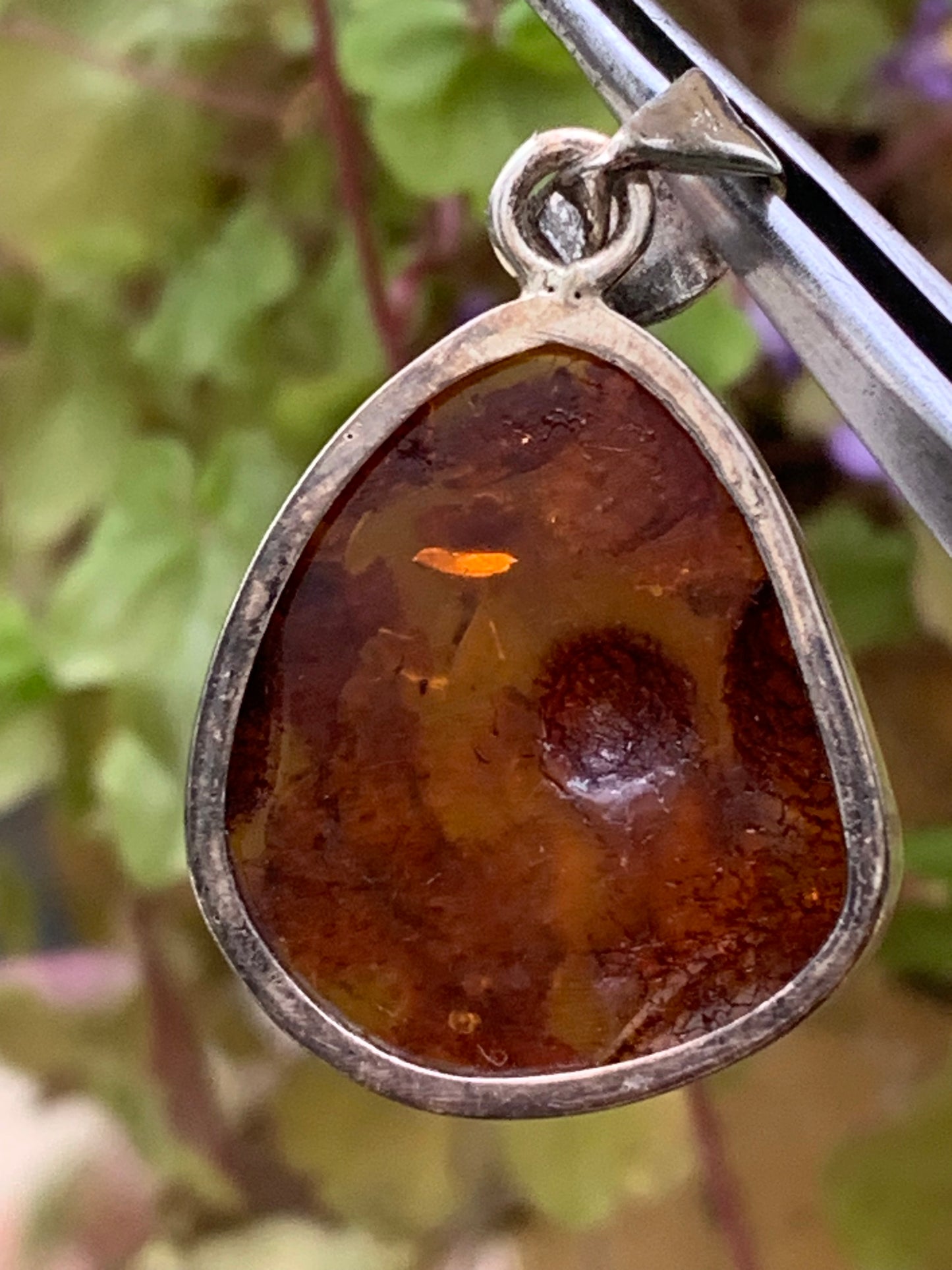 Amber, superb silver pendant measuring 35x22x8 mm. Sold with a sliding (adjustable) black leather cord from 40 to 70 cm!