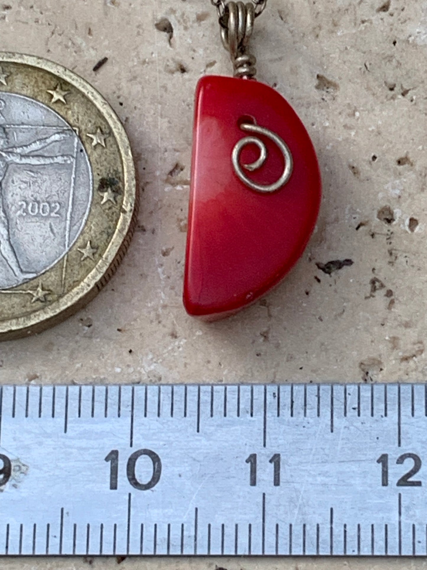Corail/ Gorgone, pendentif en Argent fait par G & Z, de 26x10x7 millimètres, vendu avec cordon coulissant (réglable), en cuir noir de 40 à 70 centimètres !