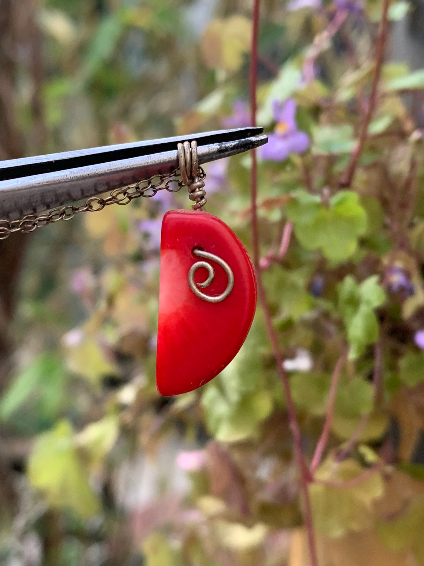 Corail/ Gorgone, pendentif en Argent fait par G & Z, de 26x10x7 millimètres, vendu avec cordon coulissant (réglable), en cuir noir de 40 à 70 centimètres !