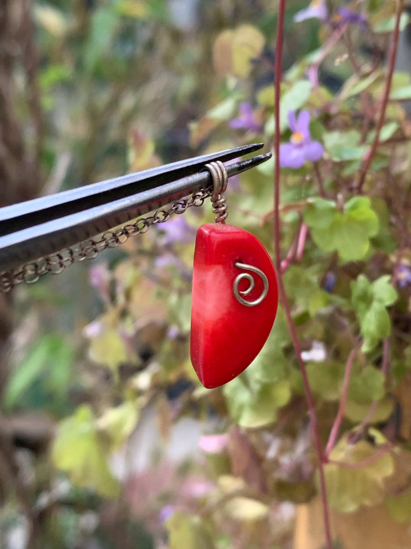 Corail/ Gorgone, pendentif en Argent fait par G & Z, de 26x10x7 millimètres, vendu avec cordon coulissant (réglable), en cuir noir de 40 à 70 centimètres !