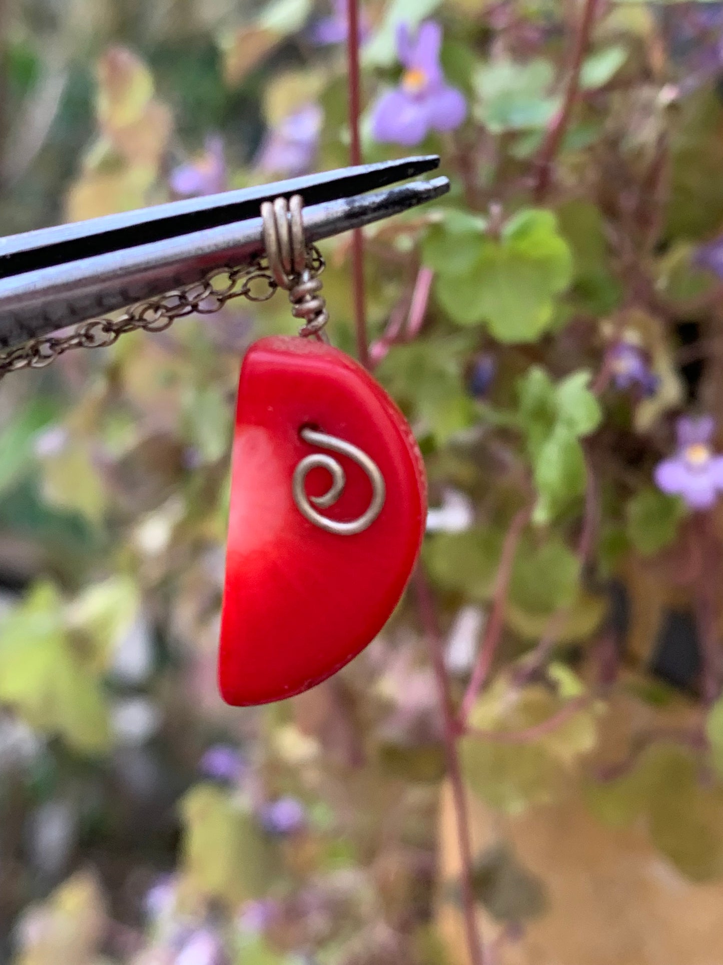 Corail/ Gorgone, pendentif en Argent fait par G & Z, de 26x10x7 millimètres, vendu avec cordon coulissant (réglable), en cuir noir de 40 à 70 centimètres !