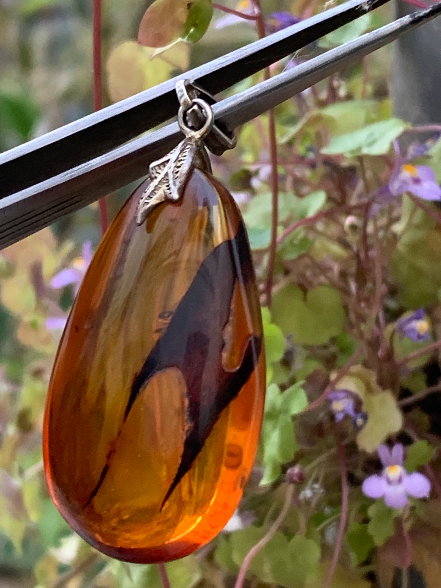 Amber, silver pendant, polished natural pebble measuring 50x22x15 millimeters, sold with a sliding (adjustable) black leather cord measuring 40 to 70 centimeters!