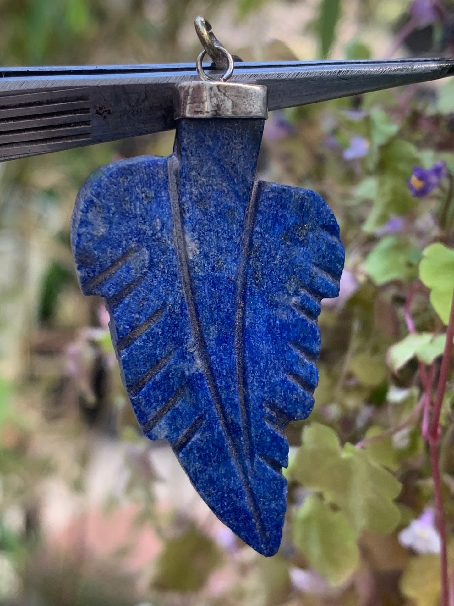 Lapis lazuli, pendentif en Argent 925 fait par G & Z, de 53 millimètres de hauteur x 27 millimètres de largeur x 5 d'épaisseur. Vendu avec un cordon réglable de couleur noire !