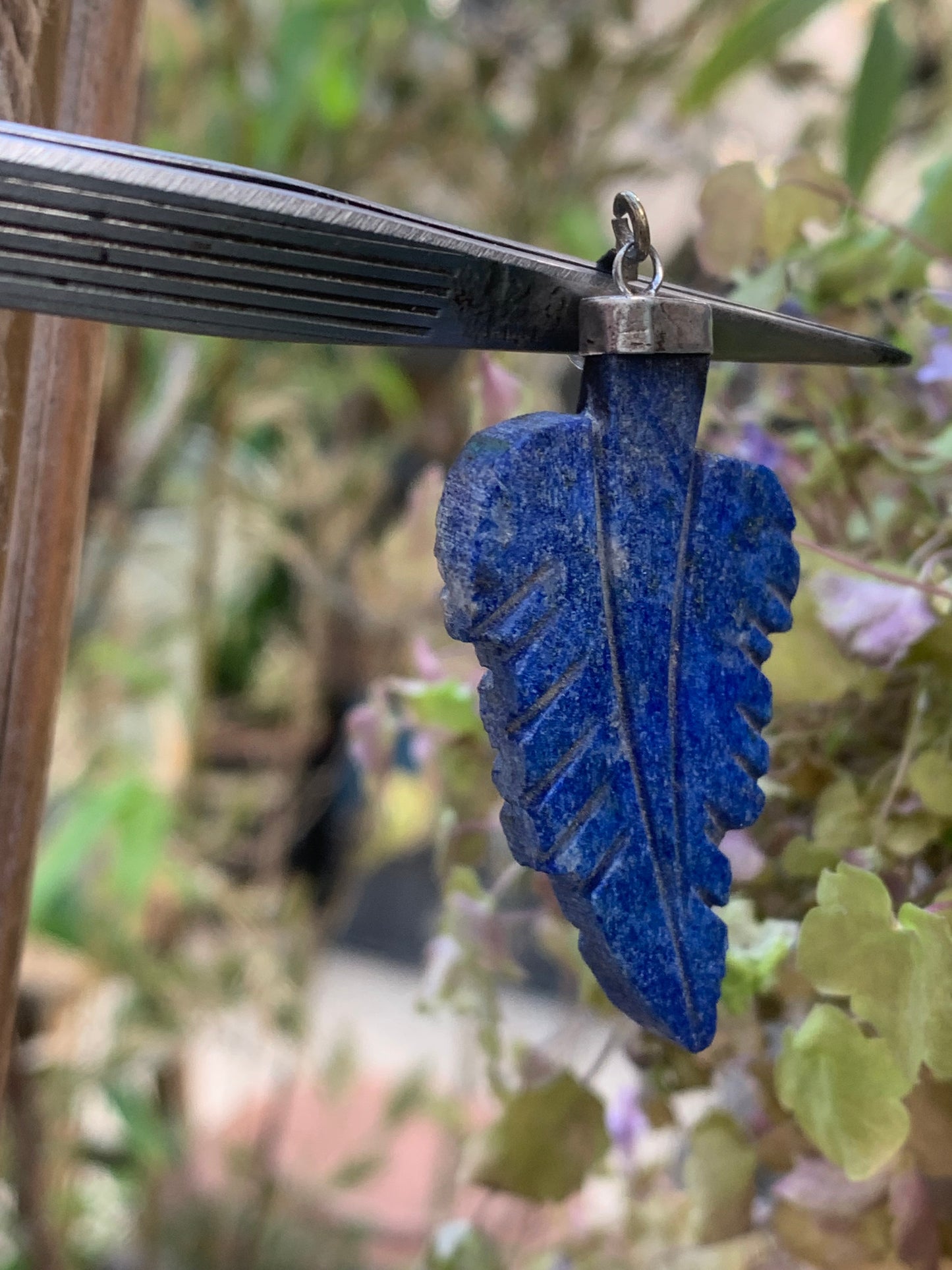 Lapis lazuli, pendentif en Argent 925 fait par G & Z, de 53 millimètres de hauteur x 27 millimètres de largeur x 5 d'épaisseur. Vendu avec un cordon réglable de couleur noire !