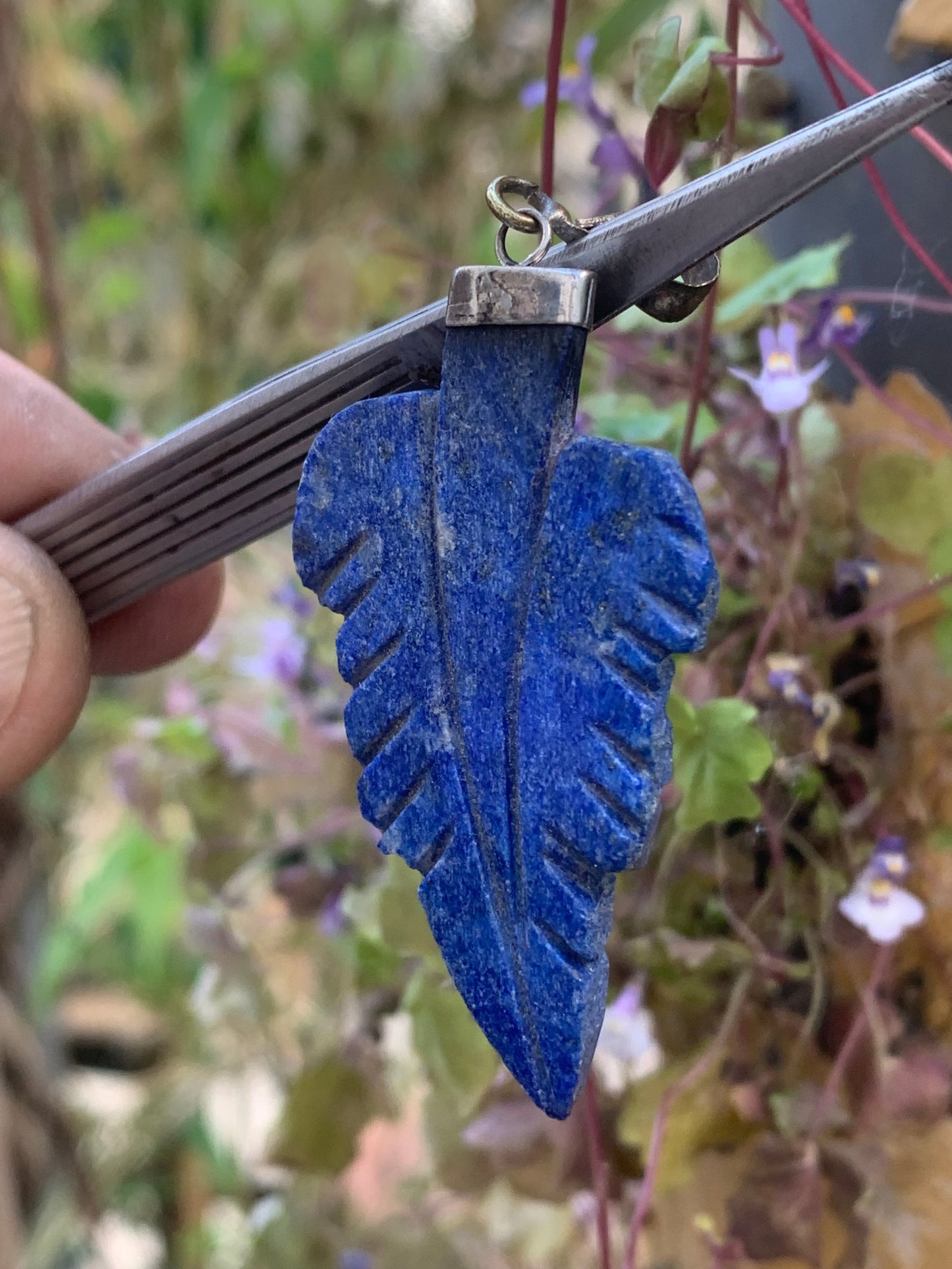 Lapis lazuli, pendentif en Argent 925 fait par G & Z, de 53 millimètres de hauteur x 27 millimètres de largeur x 5 d'épaisseur. Vendu avec un cordon réglable de couleur noire !