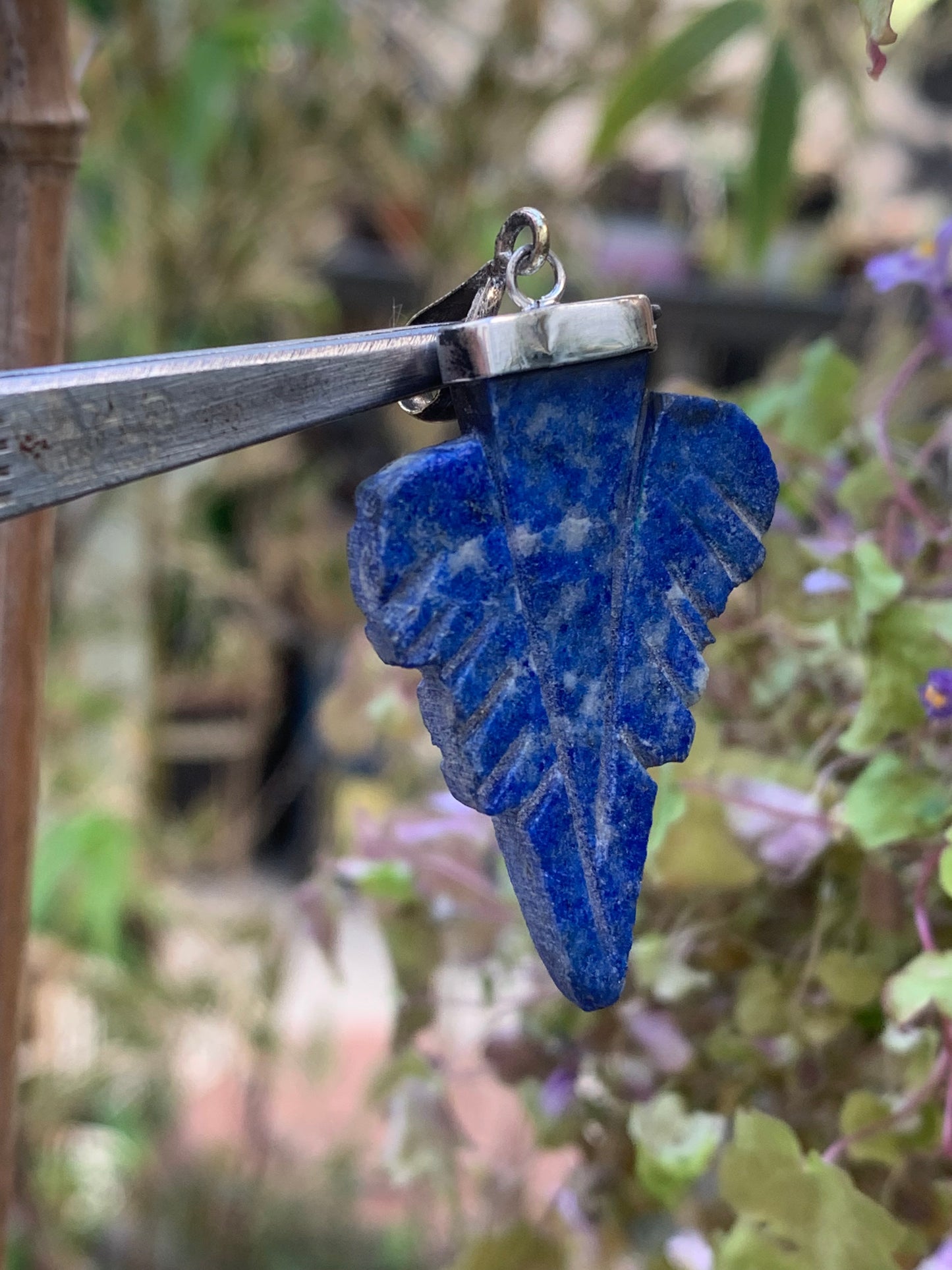 Lapis lazuli, pendentif en Argent 925 fait par G & Z, de 54 millimètres de hauteur x 27 millimètres de largeur x 5 d'épaisseur. Vendu avec un cordon réglable de couleur noire !