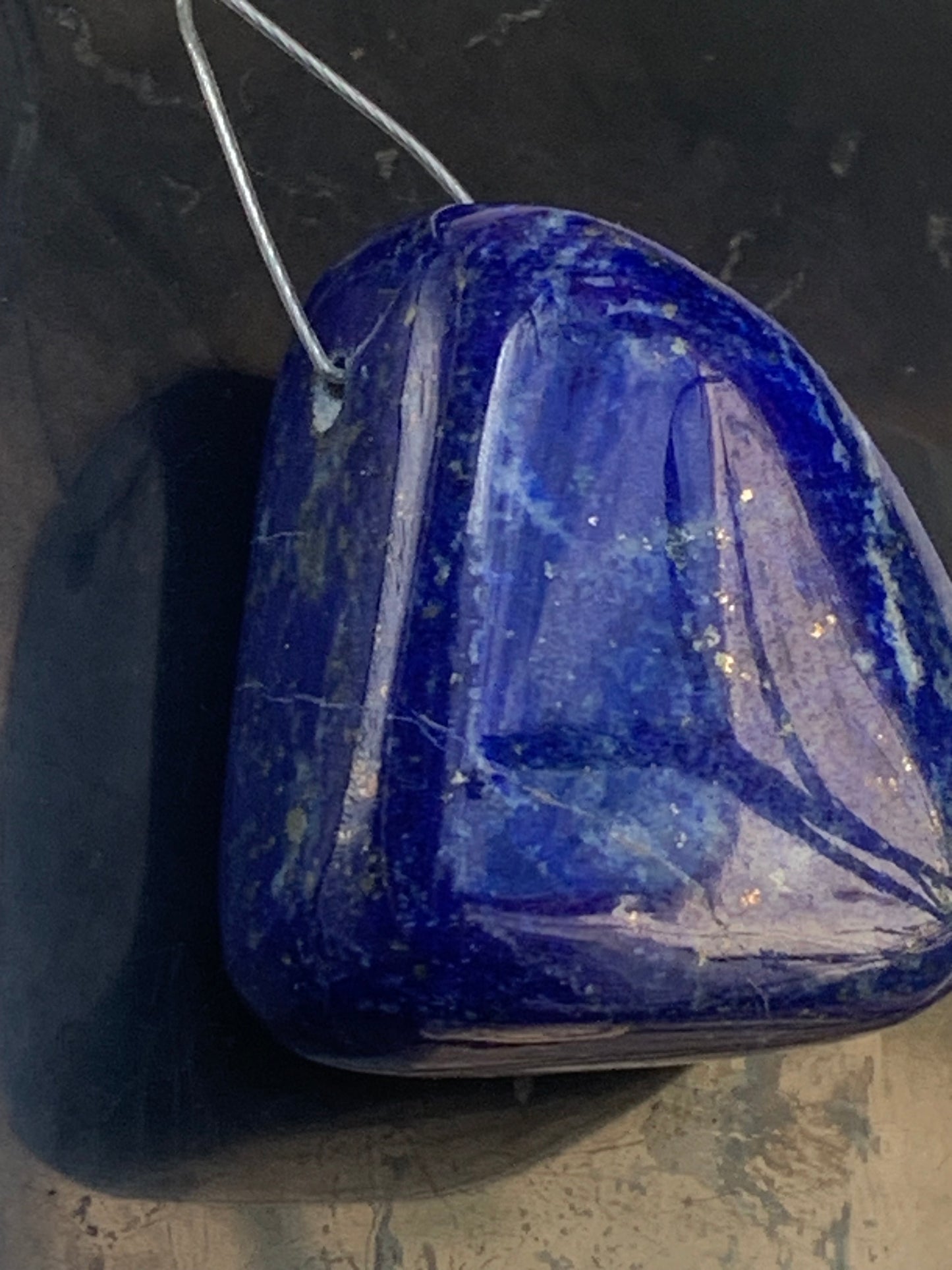 Lapis lazuli, pierre de finition polie et percée en latéral, qualité AA à AAA, 32mm x 30 x 25, parfait pour faire une composition de collier ou en pendentif !
