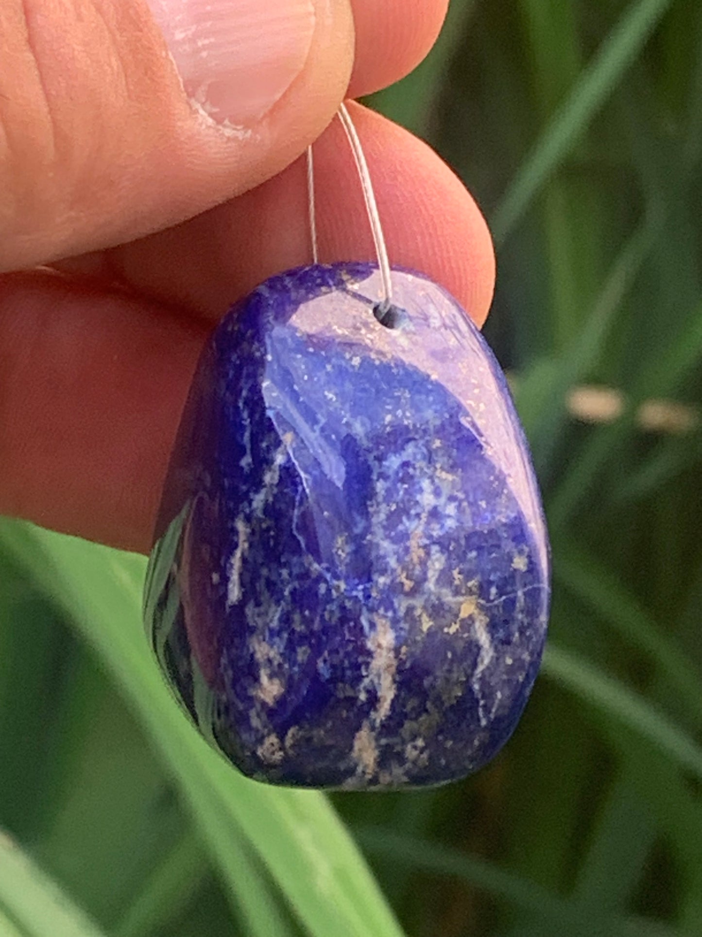 Lapis lazuli, pierre de finition polie et percée en latéral, qualité AA à AAA, 32mm x 30 x 25, parfait pour faire une composition de collier ou en pendentif !