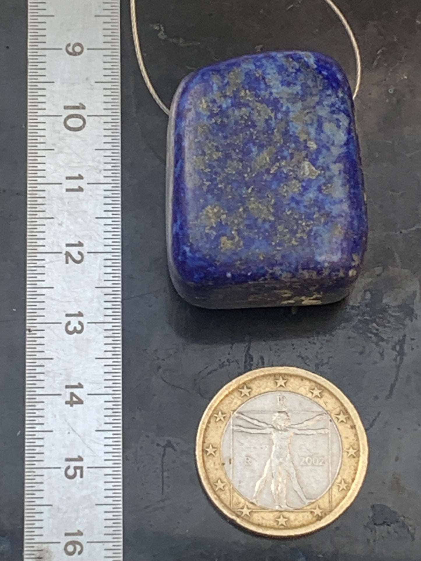 Lapis lazuli, pierre de finition polie et percée en latéral, qualité AA à AAA, 32mm x 26 x 20, parfait pour faire une composition de collier ou en pendentif !